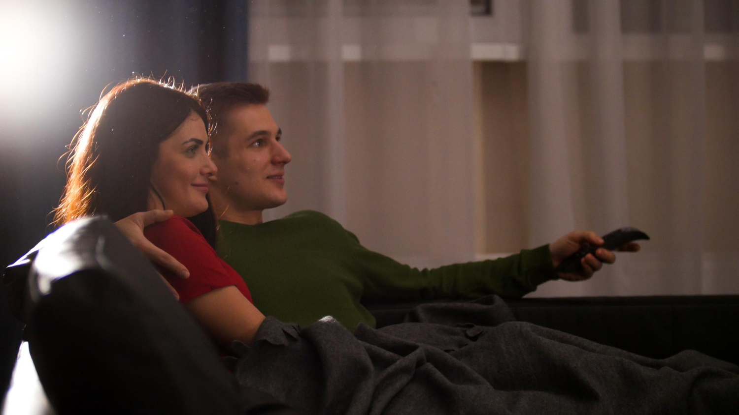 Préréglages rapides à la télécommande : séances cinéma tardives sans plaintes ni pertes de clarté